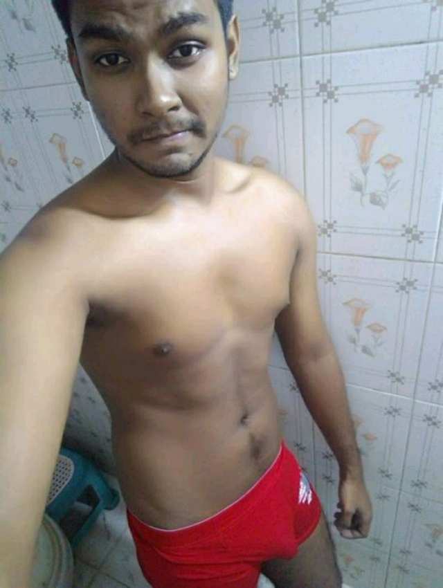 Indian Gay Porn: Sexy naked pics of South-Indian hairy hunk showing off his erection