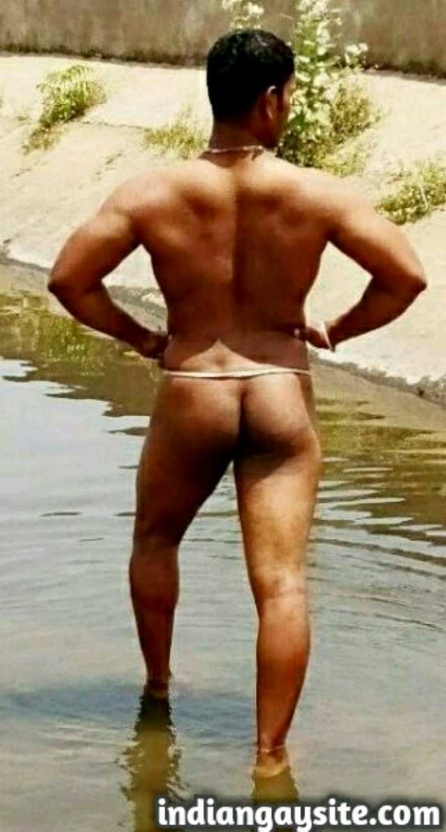 Indian Gay Porn: Sexy desi hunk bathing and flexing naked in a pond