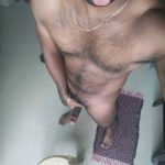 Indian Gay Porn: Sexy desi hunk admiring himself naked in the mirror and exposing his naked body