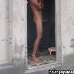 Indian Gay Porn: Sexy desi hunk stripping naked and showing off his big cock with cumshot