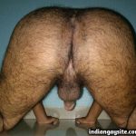 Indian Gay Porn: Horny and slutty desi versatile guy exposes his hairy ass and thick dick