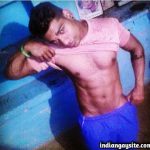 Naked desi hunk exposes his hot and muscular body