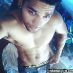 Naked desi hunk exposes his hot and muscular body