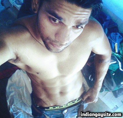 Naked Desi Hunk Exposes His Hot And Muscular Body Indian Gay Site