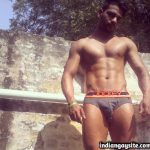 Naked desi hunk exposes his hot and muscular body