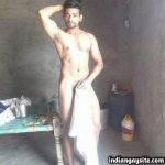 Naked desi hunk exposes his hot and muscular body