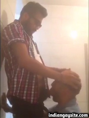 Indian Gay Blowjob Video of Delhi Hunks in Toilet