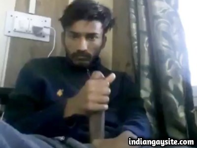 Super Long Cock of a Horny Hunk in Desi Gay Video