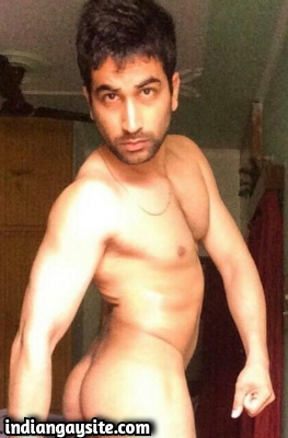 Sexy Indian Hunk Strips Towel & Shows Hot Ass