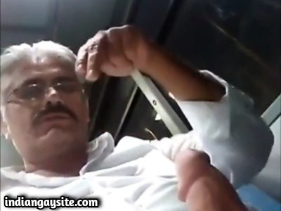 Desi Gay Porn Video of Driver Cumming in Bus