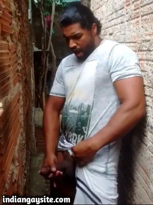 Tamil Gay Video of Sexy Hunk Cumming Outdoor