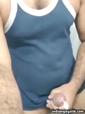 Cum shooting video of horny desi hunk