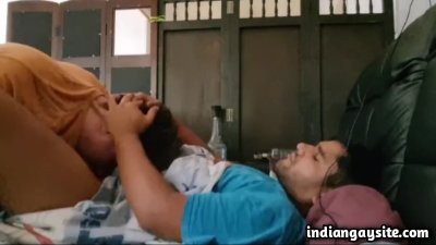 Interracial gay blowjob video of white guy sucking Indian