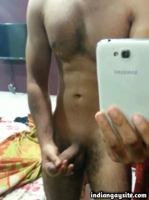 Muscular gay man wanking in mirror and cumming