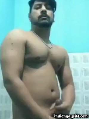 Naked Delhi hunk masturbating thick cock