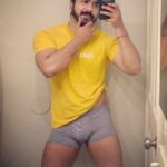 Muscular sexy man strips to please men in pics