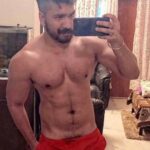 Muscular sexy man strips to please men in pics